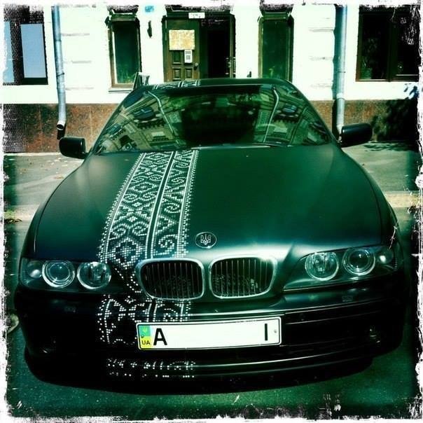 По Кременчугу ездит машина-вышиванка По Кременчугу ездит машина-вышиванка