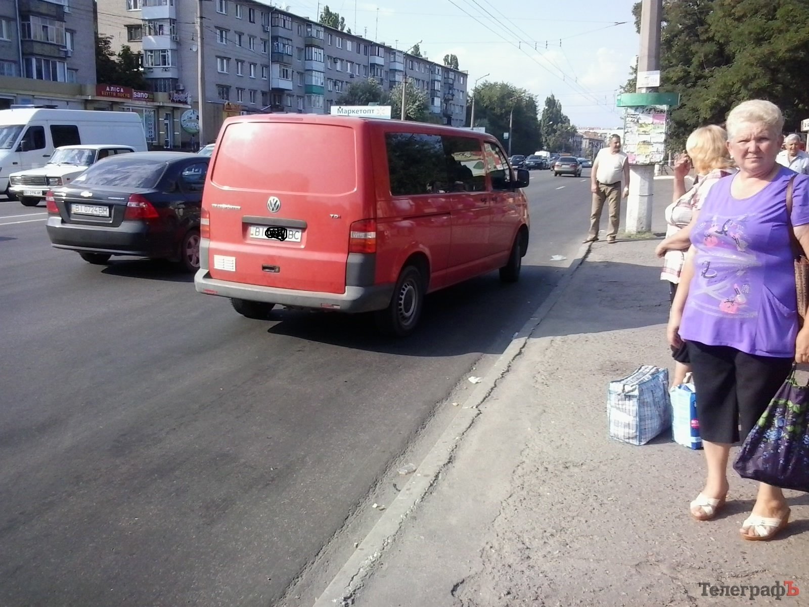 В Кременчуге на остановке "Водоканал" ДТП с мотоциклистом В Кременчуге на остановке "Водоканал" ДТП с мотоциклистом