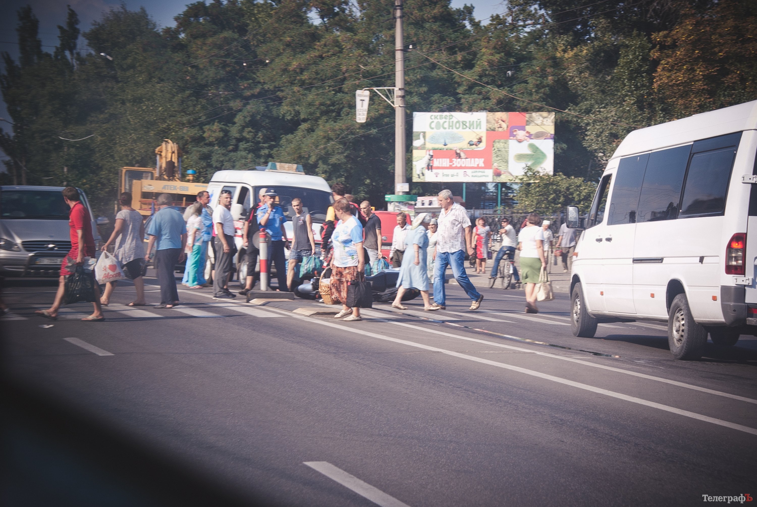 В Кременчуге на остановке "Водоканал" ДТП с мотоциклистом В Кременчуге на остановке "Водоканал" ДТП с мотоциклистом