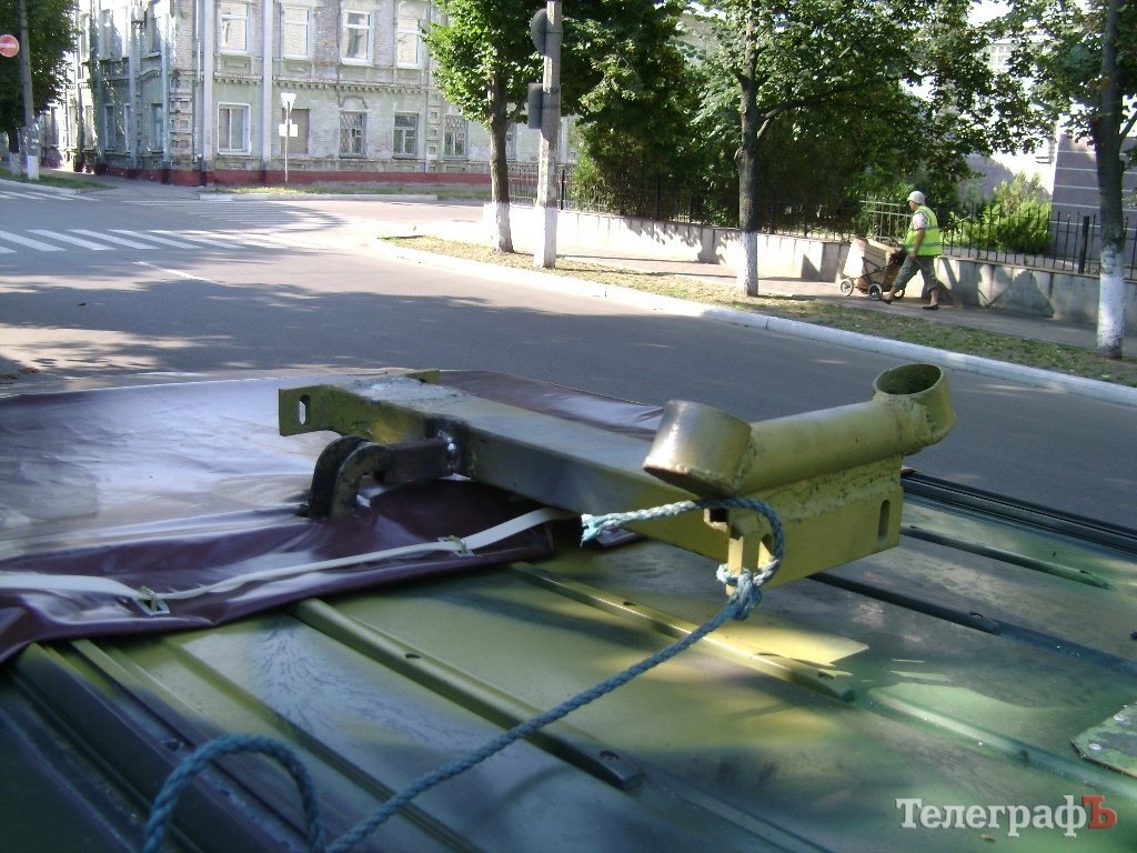 Кременчугские умельцы отправили в зону АТО автомобиль с усовершенствованной станиной для пулемёта Кременчугские умельцы отправили в зону АТО автомобиль с усовершенствованной станиной для пулемёта