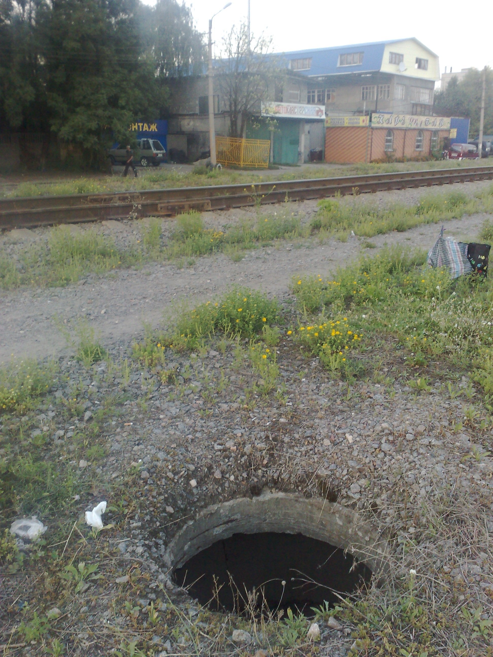 Кременчужане продолжают находить открытые люки Кременчужане продолжают находить открытые люки