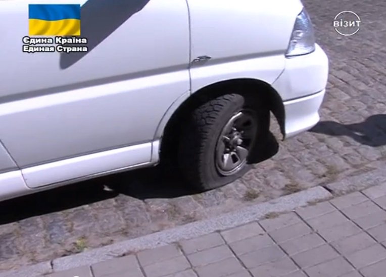 Кременчуцький чиновник змусив журналістку пройти через «коридор ганьби» Кременчуцький чиновник змусив журналістку пройти через «коридор ганьби»