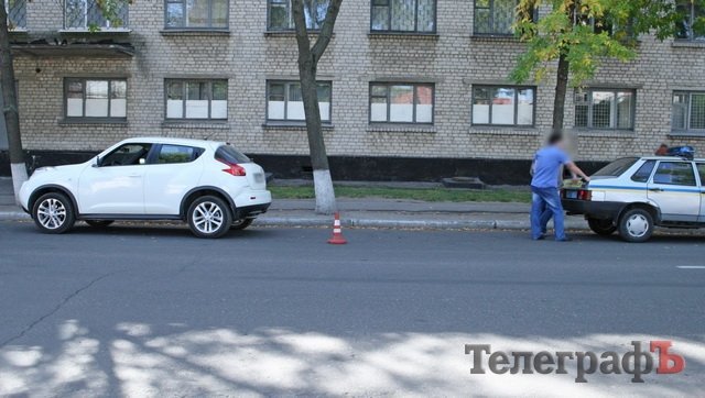 В центре Кременчуга Nissan наехал на 74-летнюю женщину В центре Кременчуга Nissan наехал на 74-летнюю женщину