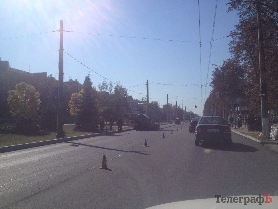 Ремонт дороги в районе остановки «Улица Гвардейская» закончат уже до понедельника Ремонт дороги в районе остановки «Улица Гвардейская» закончат уже до понедельника