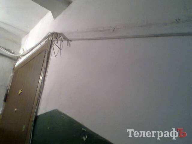 На Раковке неизвестные порезали кабели связи в четырёх многоэтажках На Раковке неизвестные порезали кабели связи в четырёх многоэтажках