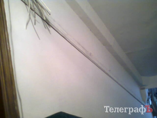 На Раковке неизвестные порезали кабели связи в четырёх многоэтажках На Раковке неизвестные порезали кабели связи в четырёх многоэтажках