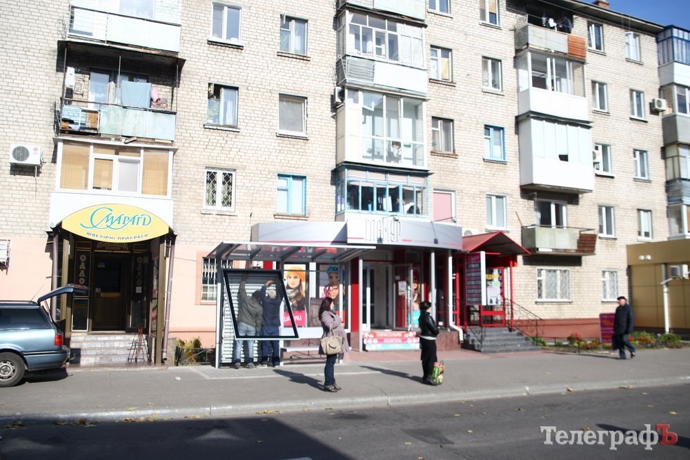 Фотофакт: в центре Кременчуга появилась прозрачная новая остановка Фотофакт: в центре Кременчуга появилась прозрачная новая остановка