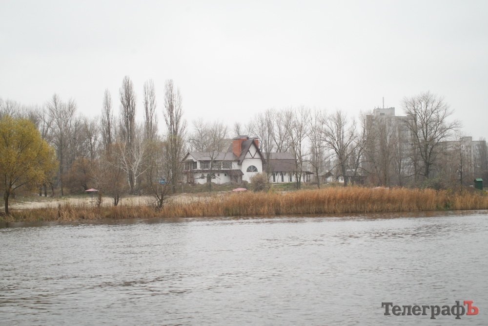 "Ну, ви ж розумієте, чиї ці будинки..." "Ну, ви ж розумієте, чиї ці будинки..."