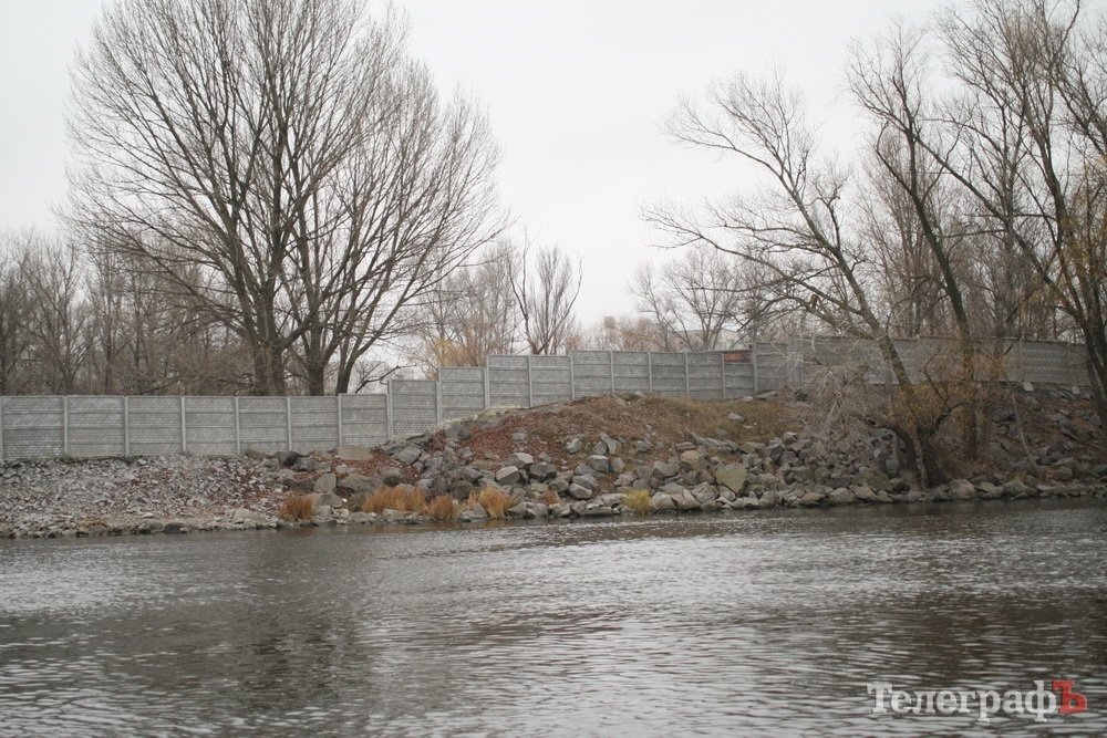 "Ну, ви ж розумієте, чиї ці будинки..." "Ну, ви ж розумієте, чиї ці будинки..."