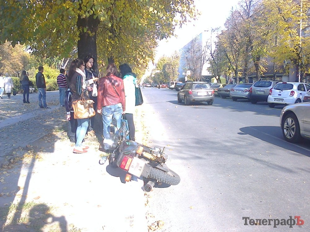В Кременчуге водитель избил мотоциклиста, который чуть не попал ему под колёса В Кременчуге водитель избил мотоциклиста, который чуть не попал ему под колёса