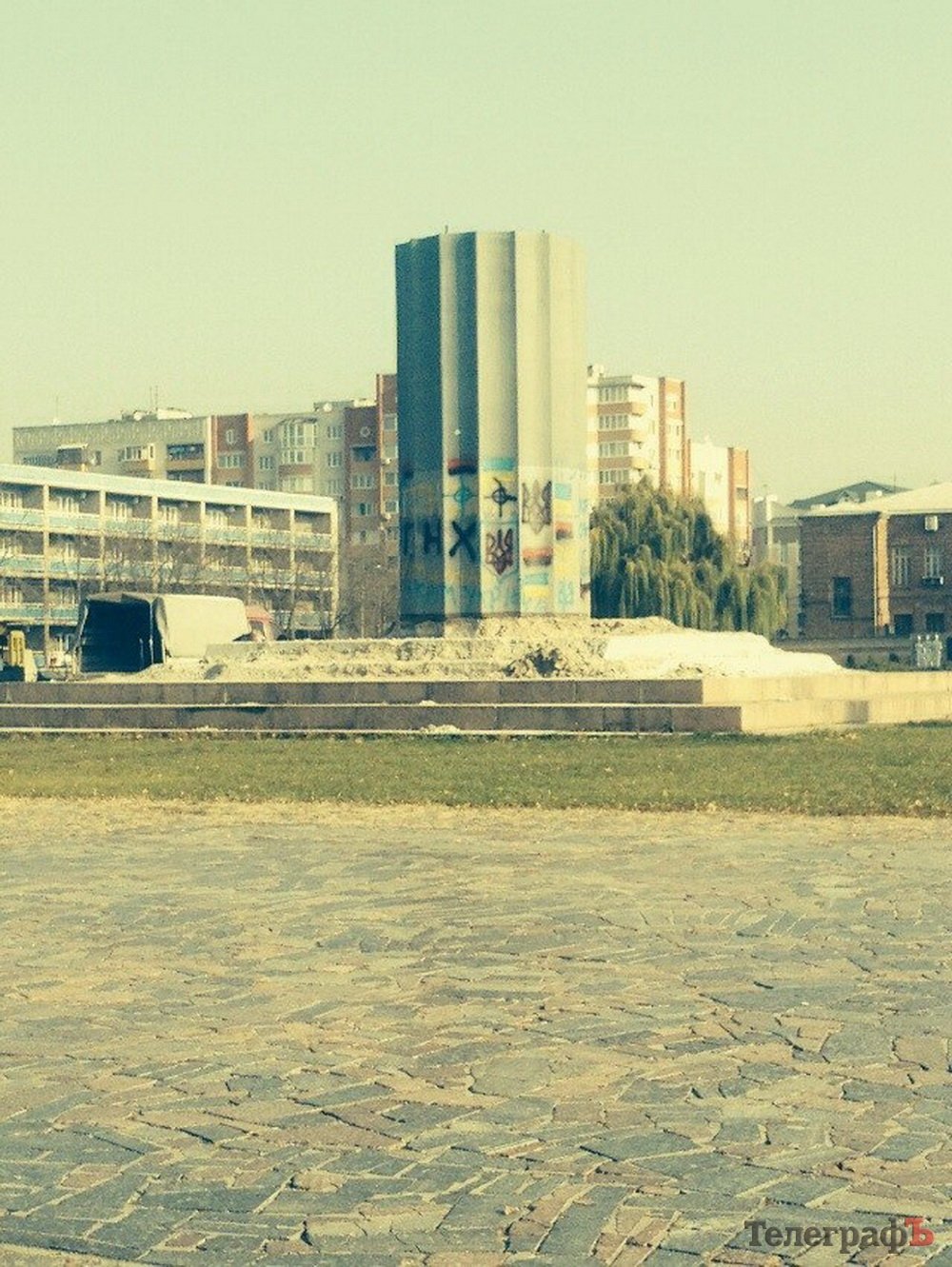 «Свобода» отчиталась о сносе «стакана» на площади Победы, однако он еще стоит «Свобода» отчиталась о сносе «стакана» на площади Победы, однако он еще стоит