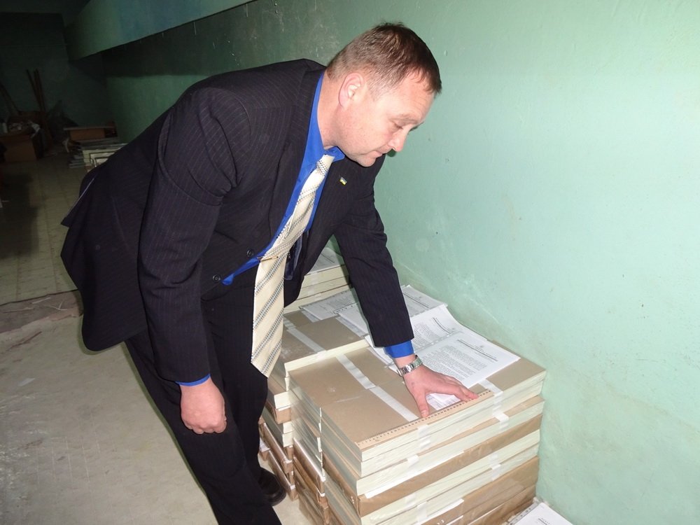 Участковые комиссии сегодня получают от окружкома Кременчуга бюллетени, протоколы, урны и канцтовары Участковые комиссии сегодня получают от окружкома Кременчуга бюллетени, протоколы, урны и канцтовары