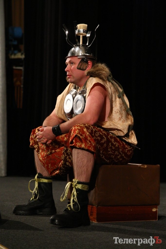 Преступное тщеславие и сатрап в шлеме из вилок Преступное тщеславие и сатрап в шлеме из вилок