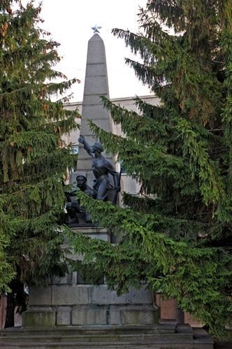 Кременчугские коммунисты выбрали новый памятник для митинга Кременчугские коммунисты выбрали новый памятник для митинга