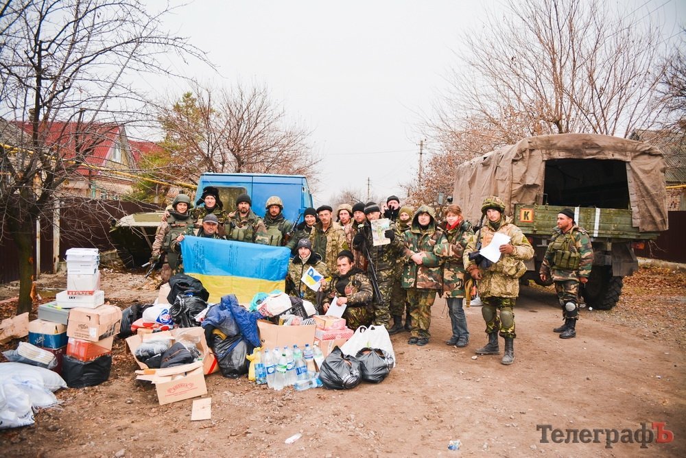 Кіборги просили у кременчужан хліба і води - волонтери привезли і потрапили під обстріл Кіборги просили у кременчужан хліба і води - волонтери привезли і потрапили під обстріл