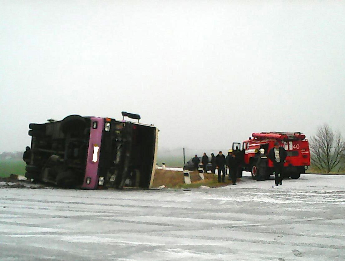 На Полтавщине перевернулся автобус: двое погибших, 12 травмированных На Полтавщине перевернулся автобус: двое погибших, 12 травмированных