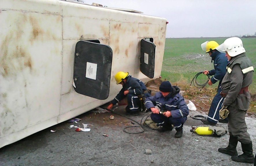 На Полтавщине перевернулся автобус: двое погибших, 12 травмированных На Полтавщине перевернулся автобус: двое погибших, 12 травмированных