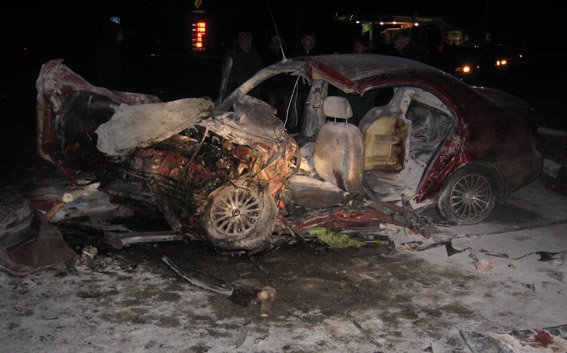 На Полтавщине военный тягач смял «Ланос»: погибли двое, а солдат – застрелился На Полтавщине военный тягач смял «Ланос»: погибли двое, а солдат – застрелился