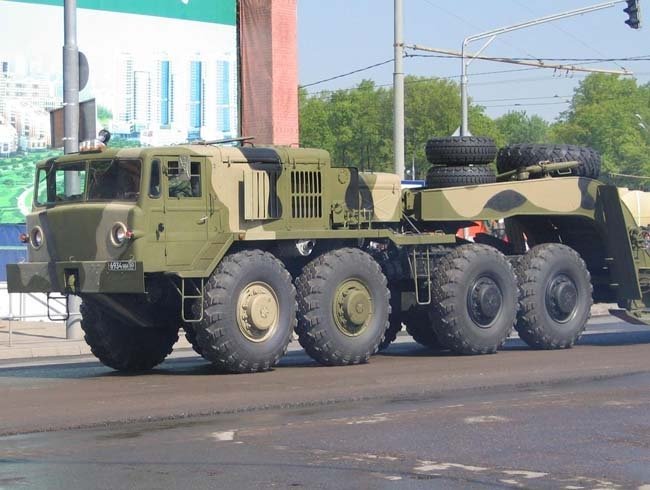 На Полтавщине военный тягач смял «Ланос»: погибли двое, а солдат – застрелился На Полтавщине военный тягач смял «Ланос»: погибли двое, а солдат – застрелился