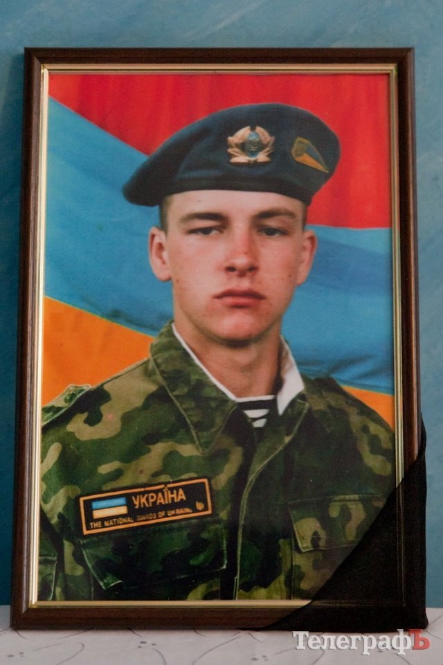 Родные и близкие попрощались с погибшим в АТО Сергеем Кривченко Родные и близкие попрощались с погибшим в АТО Сергеем Кривченко