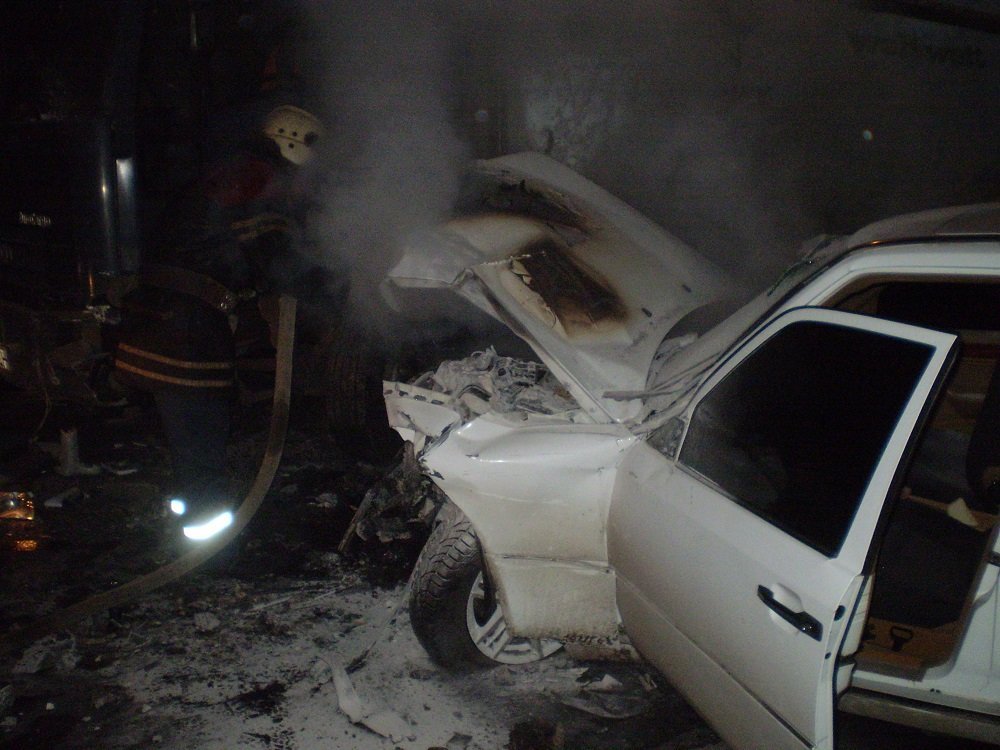 В Кременчуге сегодня утром Mercedes попал в ДТП и загорелся В Кременчуге сегодня утром Mercedes попал в ДТП и загорелся