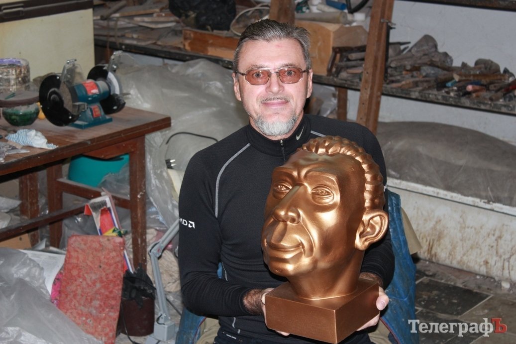 Комсомольский скульптор Олег Рябо претендует на три рекорда Украины Комсомольский скульптор Олег Рябо претендует на три рекорда Украины