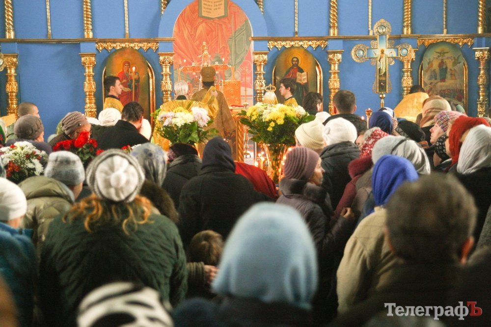 Cвященный ковчег с мощами привезли в Кременчуг Cвященный ковчег с мощами привезли в Кременчуг