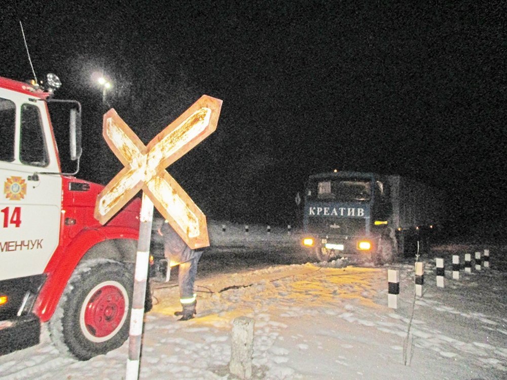 В Кременчуге фура слетела с трассы и перекрыла дорогу В Кременчуге фура слетела с трассы и перекрыла дорогу