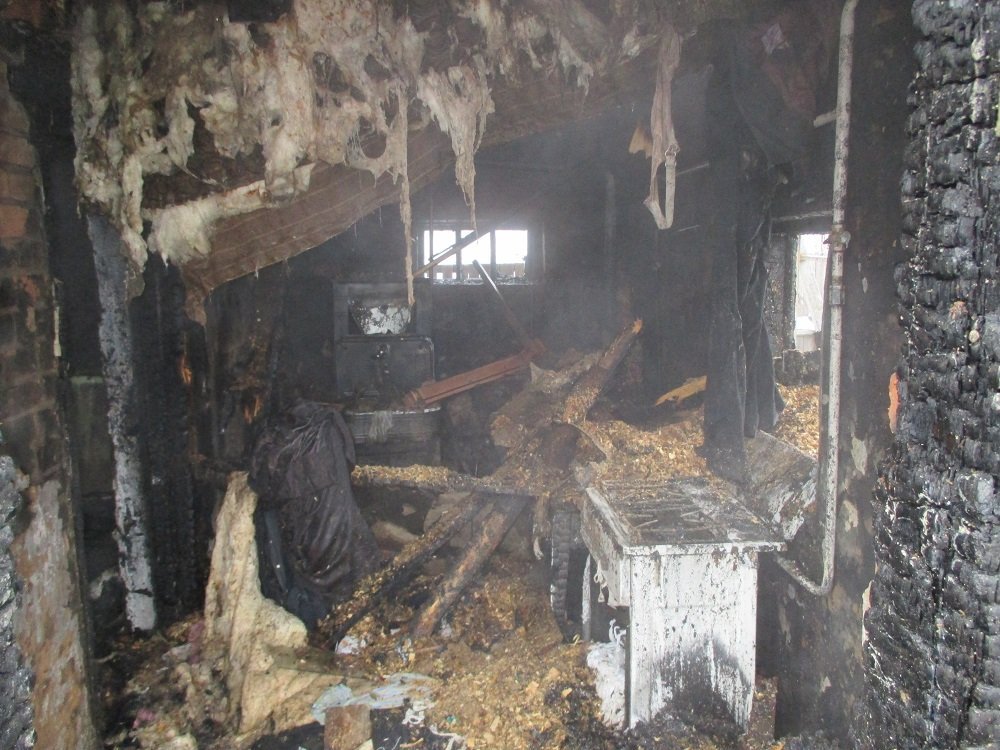 На пожаре кременчугские спасатели обнаружили мужчину с рваной раной шеи На пожаре кременчугские спасатели обнаружили мужчину с рваной раной шеи