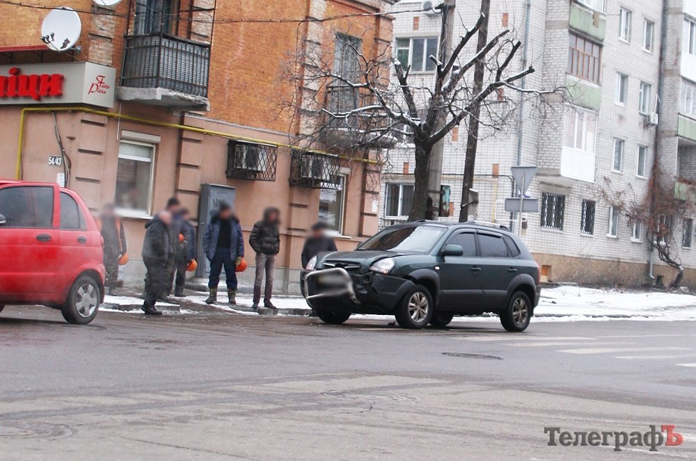 В Кременчуге на «мистическом» перекрёстке столкнулись три автомобиля В Кременчуге на «мистическом» перекрёстке столкнулись три автомобиля