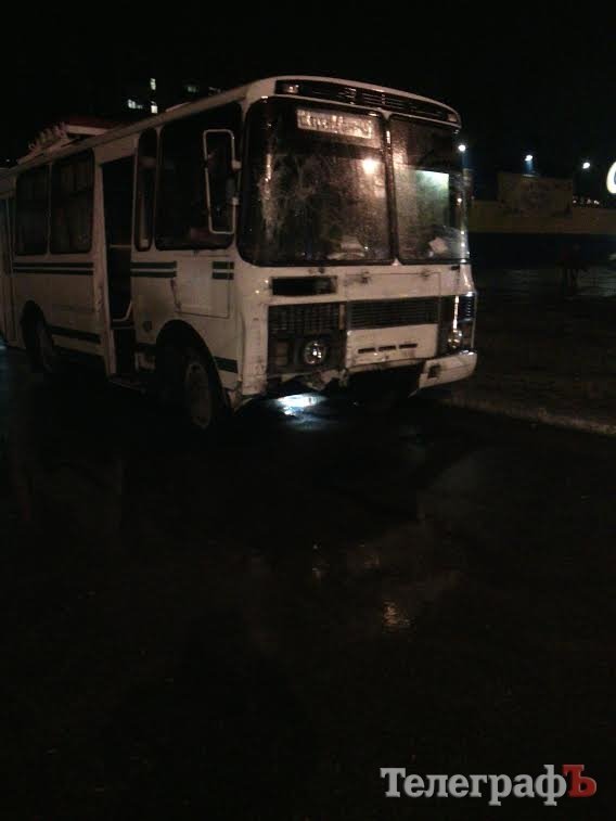 В Кременчуге на Молодёжном перевернулась маршрутка В Кременчуге на Молодёжном перевернулась маршрутка
