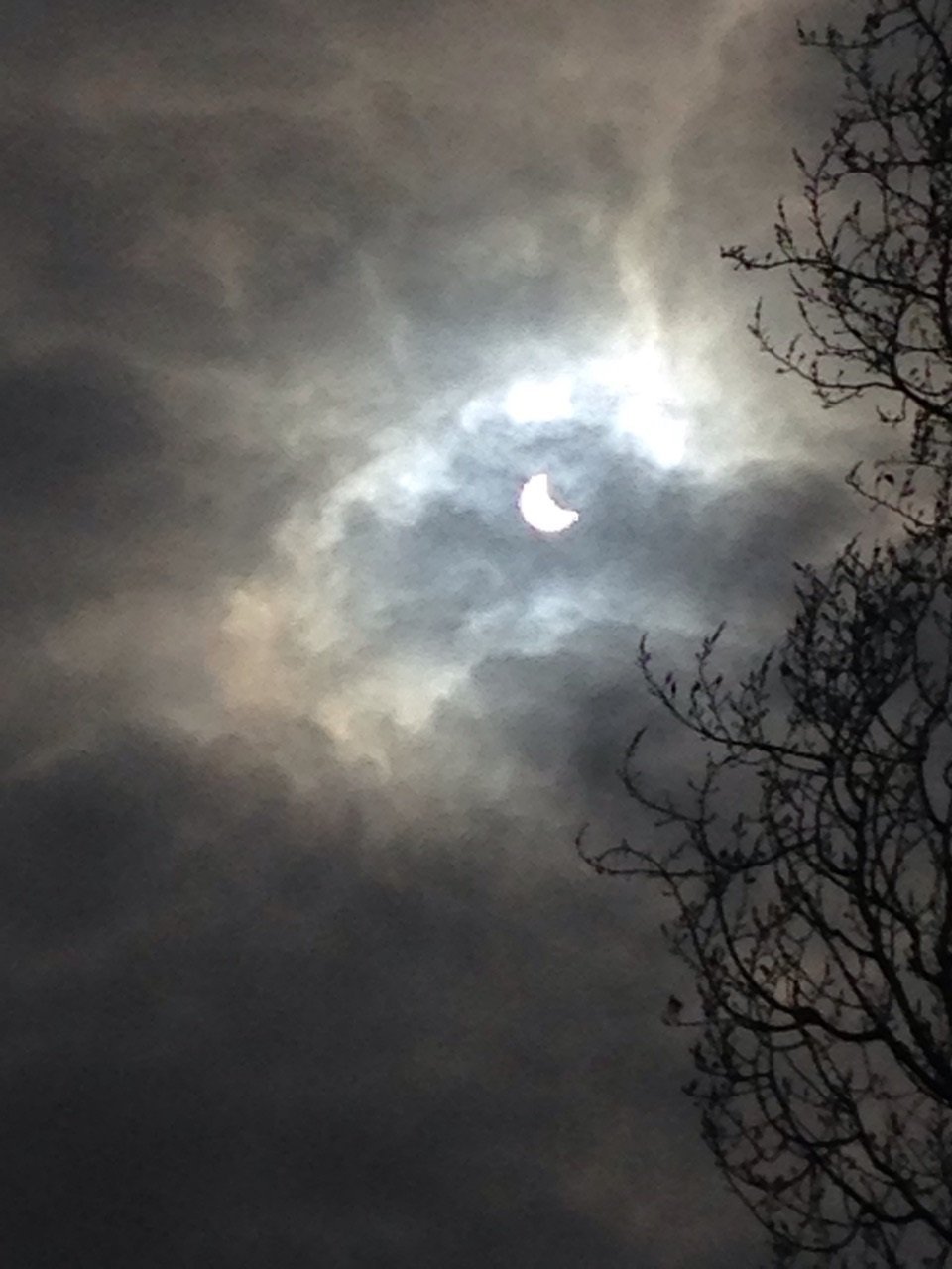 Затмение Солнца в Кременчуге - присылайте свои фото и видео Затмение Солнца в Кременчуге - присылайте свои фото и видео