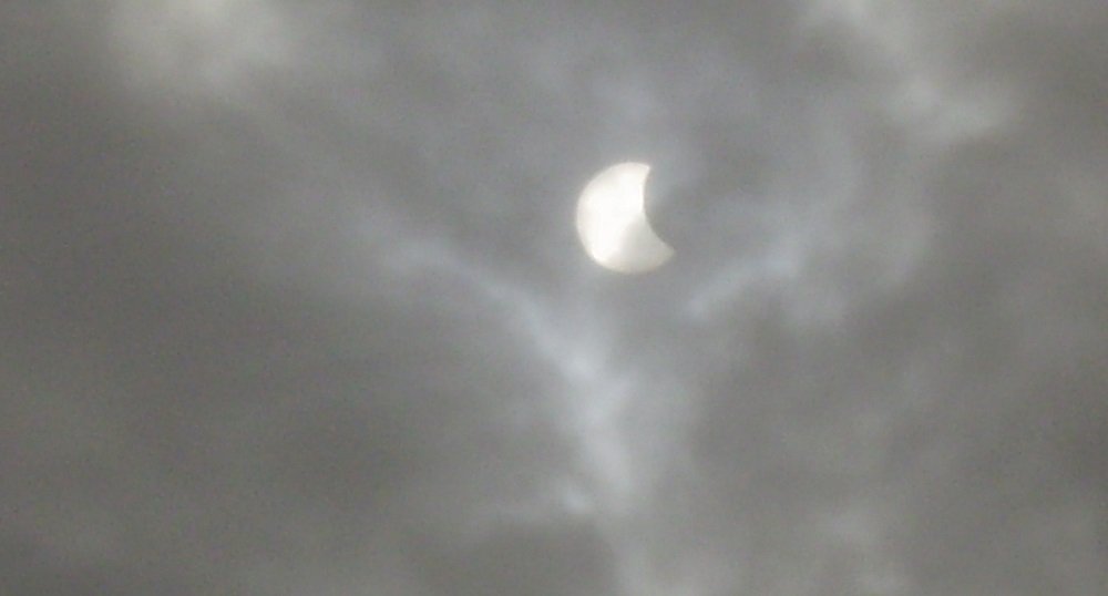 Затмение Солнца в Кременчуге - присылайте свои фото и видео Затмение Солнца в Кременчуге - присылайте свои фото и видео