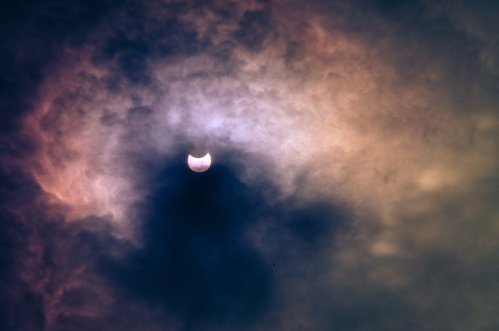 Затмение Солнца в Кременчуге - присылайте свои фото и видео Затмение Солнца в Кременчуге - присылайте свои фото и видео