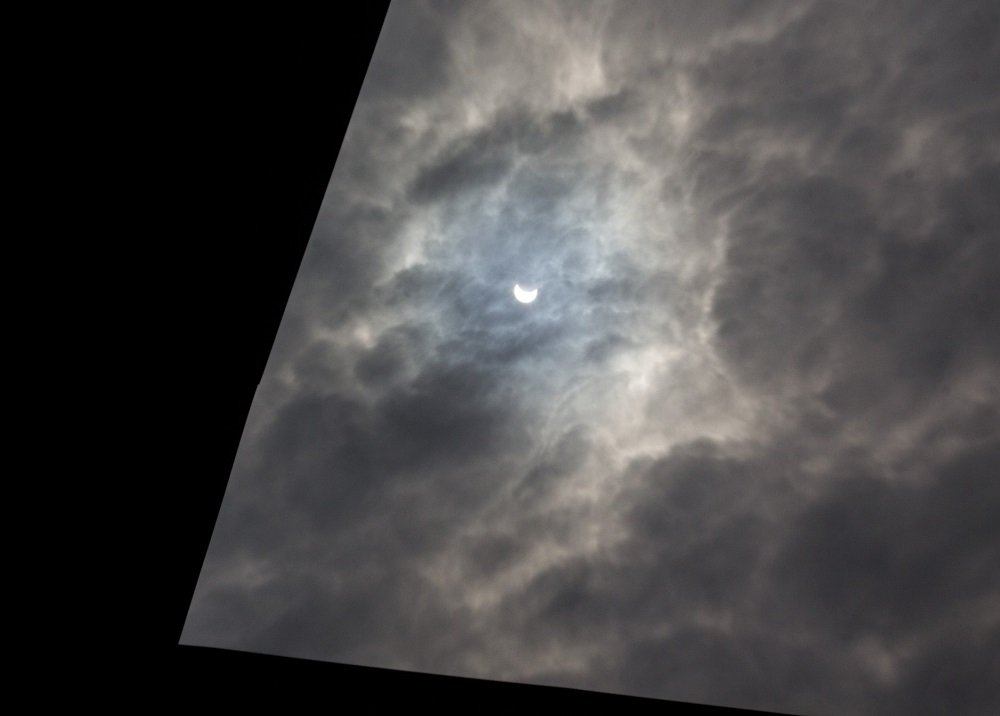 Затмение Солнца в Кременчуге - присылайте свои фото и видео Затмение Солнца в Кременчуге - присылайте свои фото и видео