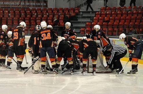 Сьогодні вболіваємо за кременчужан: хокей, футбол, бокс Сьогодні вболіваємо за кременчужан: хокей, футбол, бокс