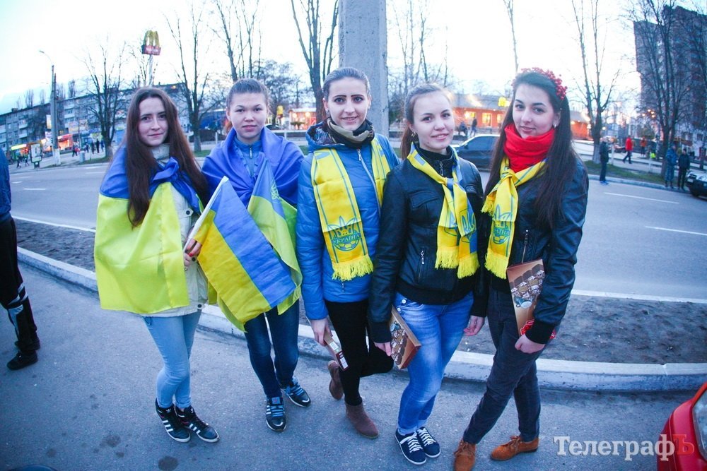 В Кременчуге встречали демобилизованных бойцов В Кременчуге встречали демобилизованных бойцов