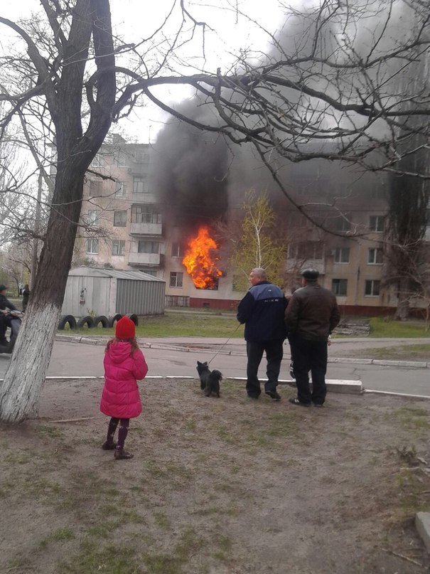 Кременчуцькі вогнеборці ліквідували пожежу в квартирі на Космічній Кременчуцькі вогнеборці ліквідували пожежу в квартирі на Космічній