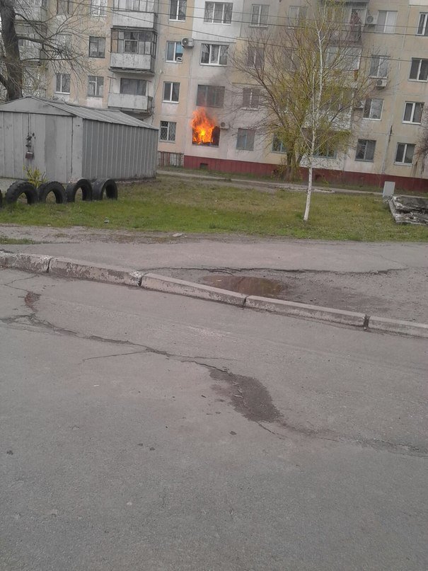 Кременчуцькі вогнеборці ліквідували пожежу в квартирі на Космічній Кременчуцькі вогнеборці ліквідували пожежу в квартирі на Космічній