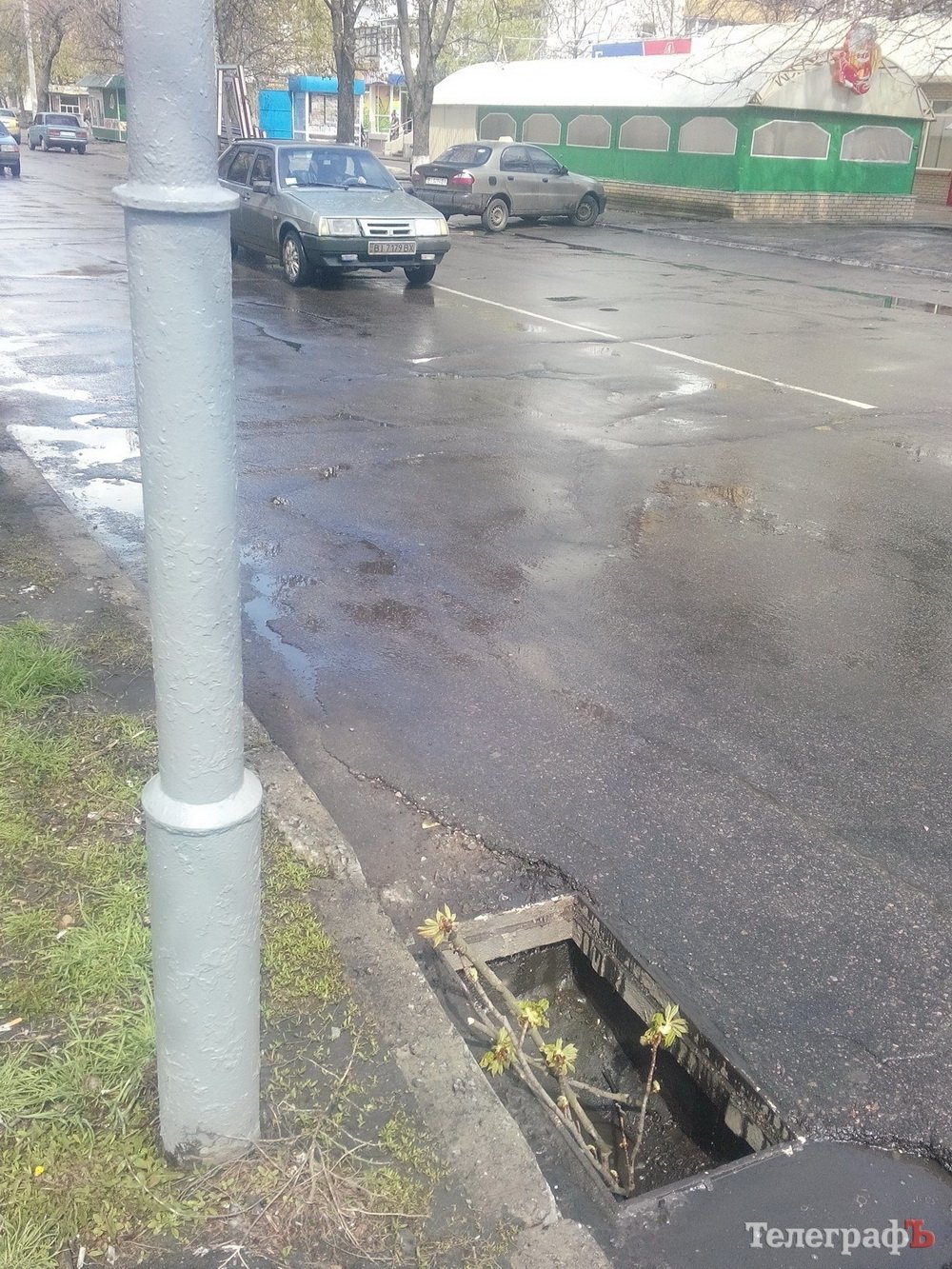 В центре Кременчуга машины влетают в открытую ливнёвку. По одному адресу проблему уже ликвидировали В центре Кременчуга машины влетают в открытую ливнёвку. По одному адресу проблему уже ликвидировали