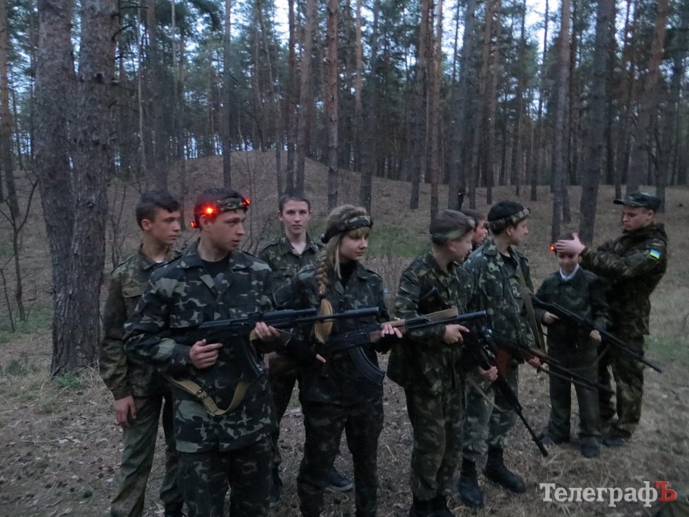 Юные кременчугские гвардейцы отбили атаку "диверсантов" под Полтавой Юные кременчугские гвардейцы отбили атаку "диверсантов" под Полтавой