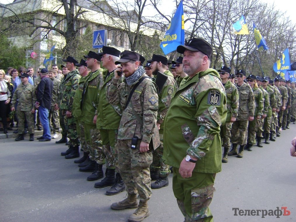 Холодний Яр: тепер з козацькими прапорами йтимуть у бій воїни АТО Холодний Яр: тепер з козацькими прапорами йтимуть у бій воїни АТО