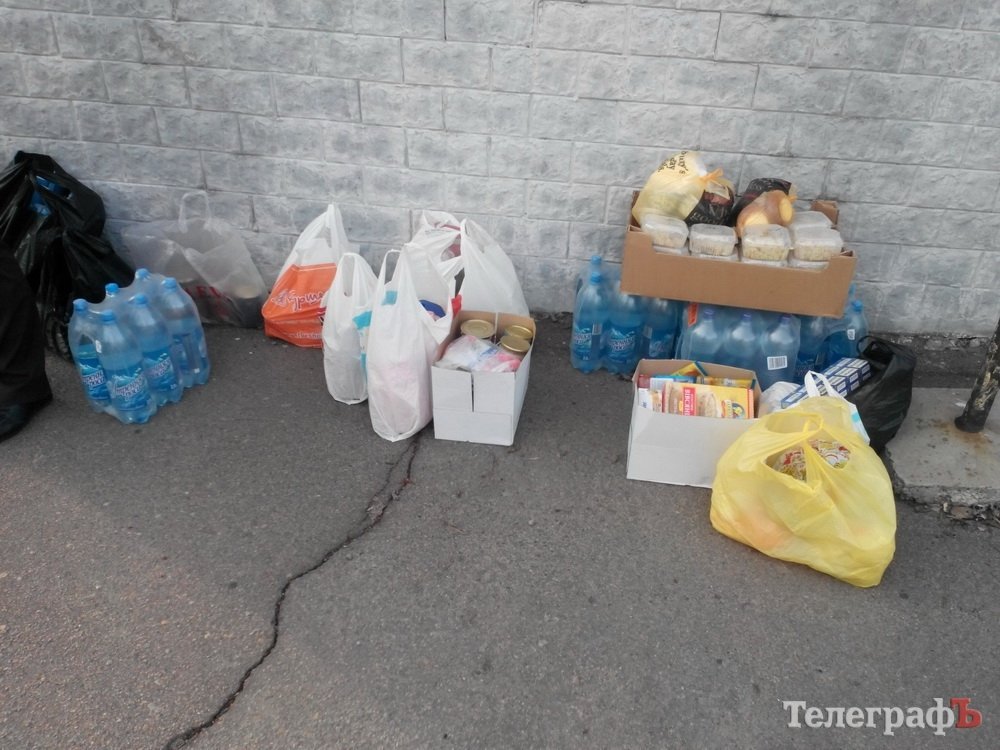 «Мы еще не знаем, что в коробках, но у всех слезы на глазах...» «Мы еще не знаем, что в коробках, но у всех слезы на глазах...»