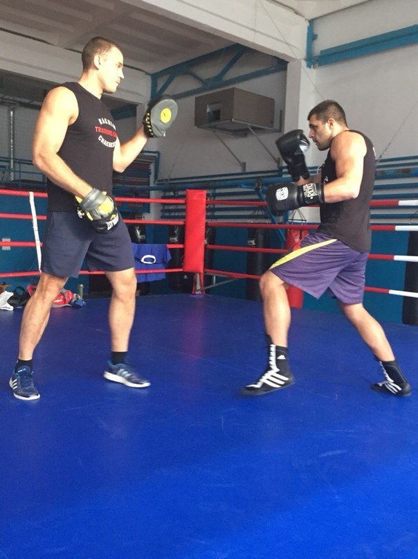 Кременчужанин Сергей Радченко помогает готовиться Рахиму Чахкиеву к бою за титул чемпиона Мира Кременчужанин Сергей Радченко помогает готовиться Рахиму Чахкиеву к бою за титул чемпиона Мира