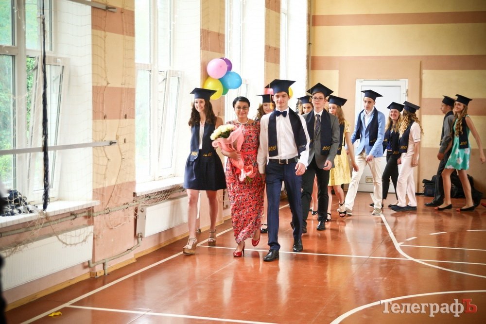 Для кременчугских школьников прозвучал "последний" звонок. Присылайте фото!!! Для кременчугских школьников прозвучал "последний" звонок. Присылайте фото!!!