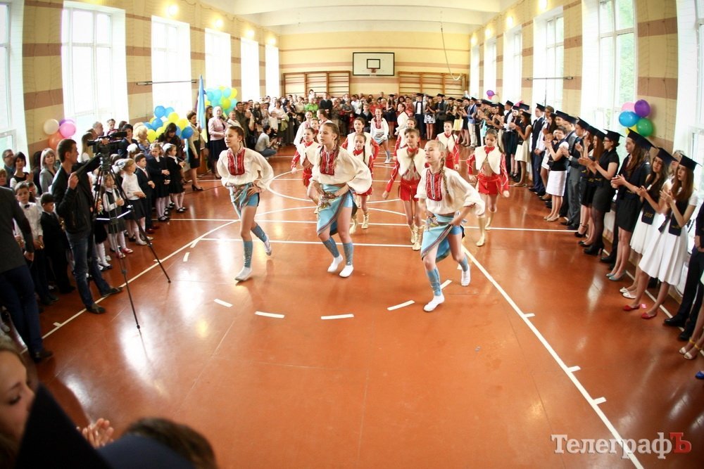 Для кременчугских школьников прозвучал "последний" звонок. Присылайте фото!!! Для кременчугских школьников прозвучал "последний" звонок. Присылайте фото!!!