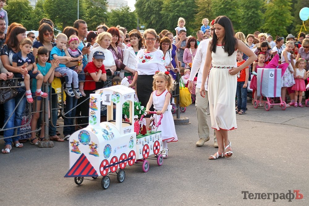 Парад колясок-2015 в Кременчуге Парад колясок-2015 в Кременчуге