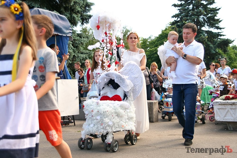Парад колясок-2015 в Кременчуге Парад колясок-2015 в Кременчуге