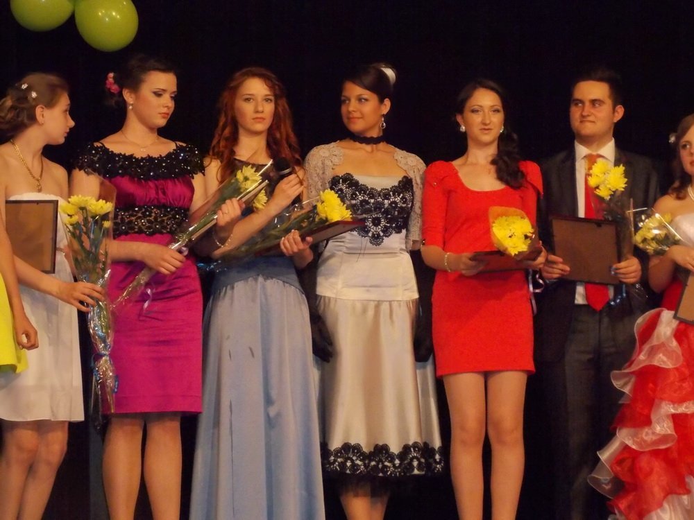 Для кременчугских школьников прозвучал "последний" звонок. Присылайте фото!!! Для кременчугских школьников прозвучал "последний" звонок. Присылайте фото!!!