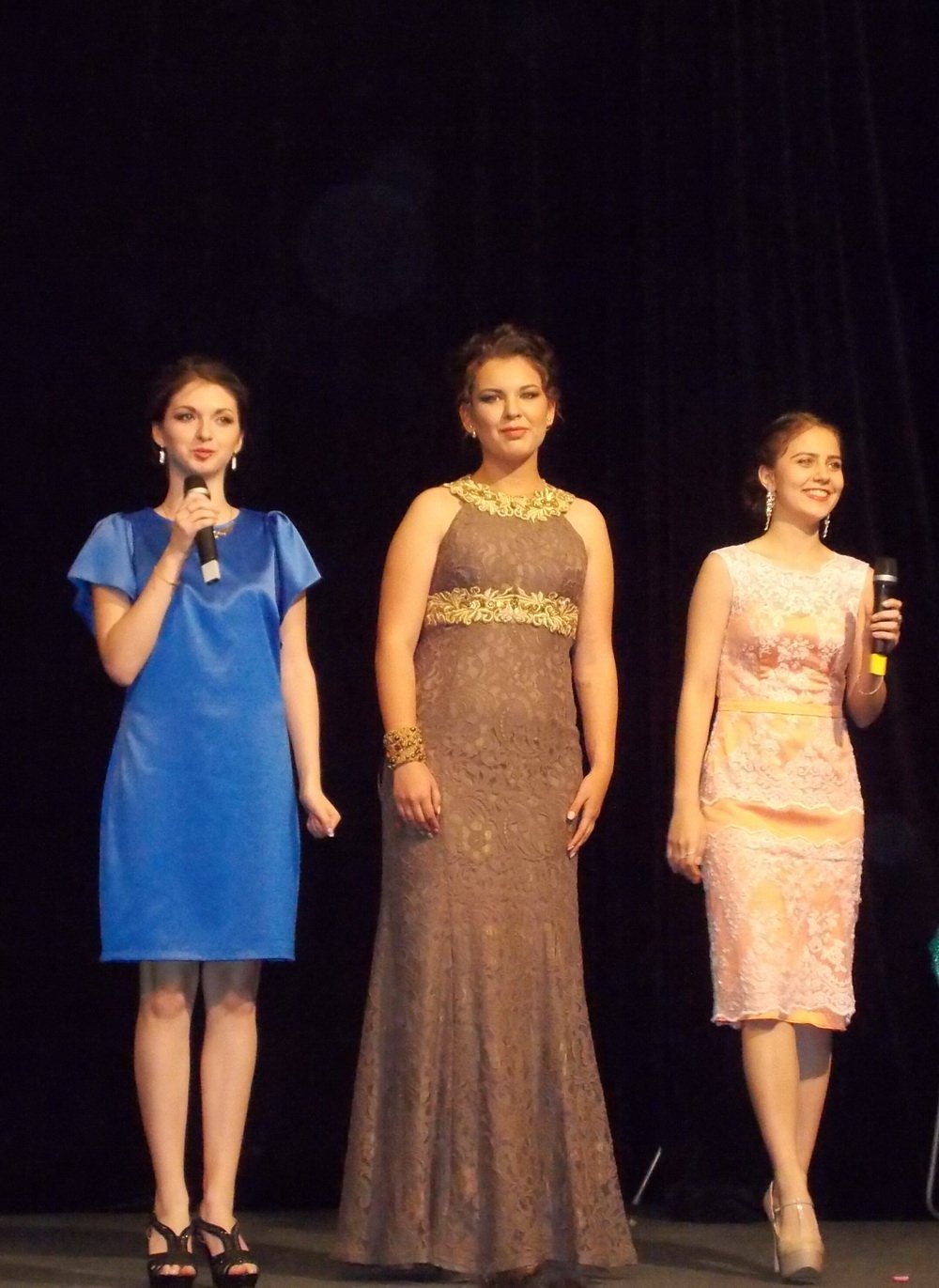 Для кременчугских школьников прозвучал "последний" звонок. Присылайте фото!!! Для кременчугских школьников прозвучал "последний" звонок. Присылайте фото!!!